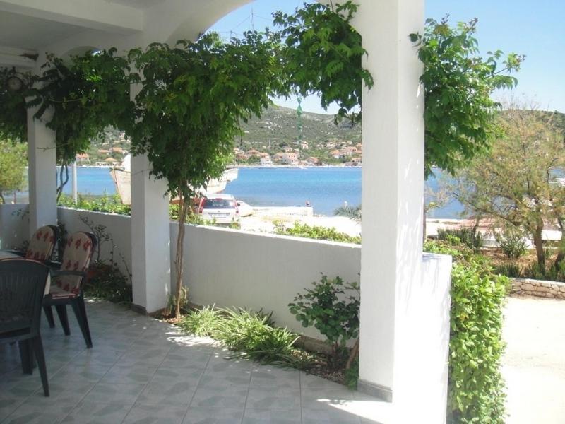 Apartments Ivan Orlic Vinisce Exterior foto